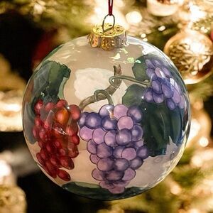 Ne'Qwa Art Ornament -Red Cabernet Grapes- Signed by Artist Paul Brent
